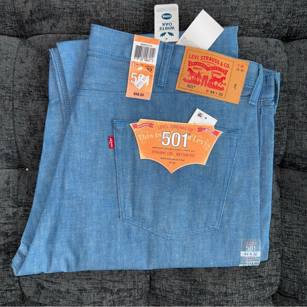 Blue Levi’s 501
